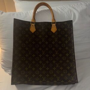 Louis Vuitton Monogram Tote bag Authentic